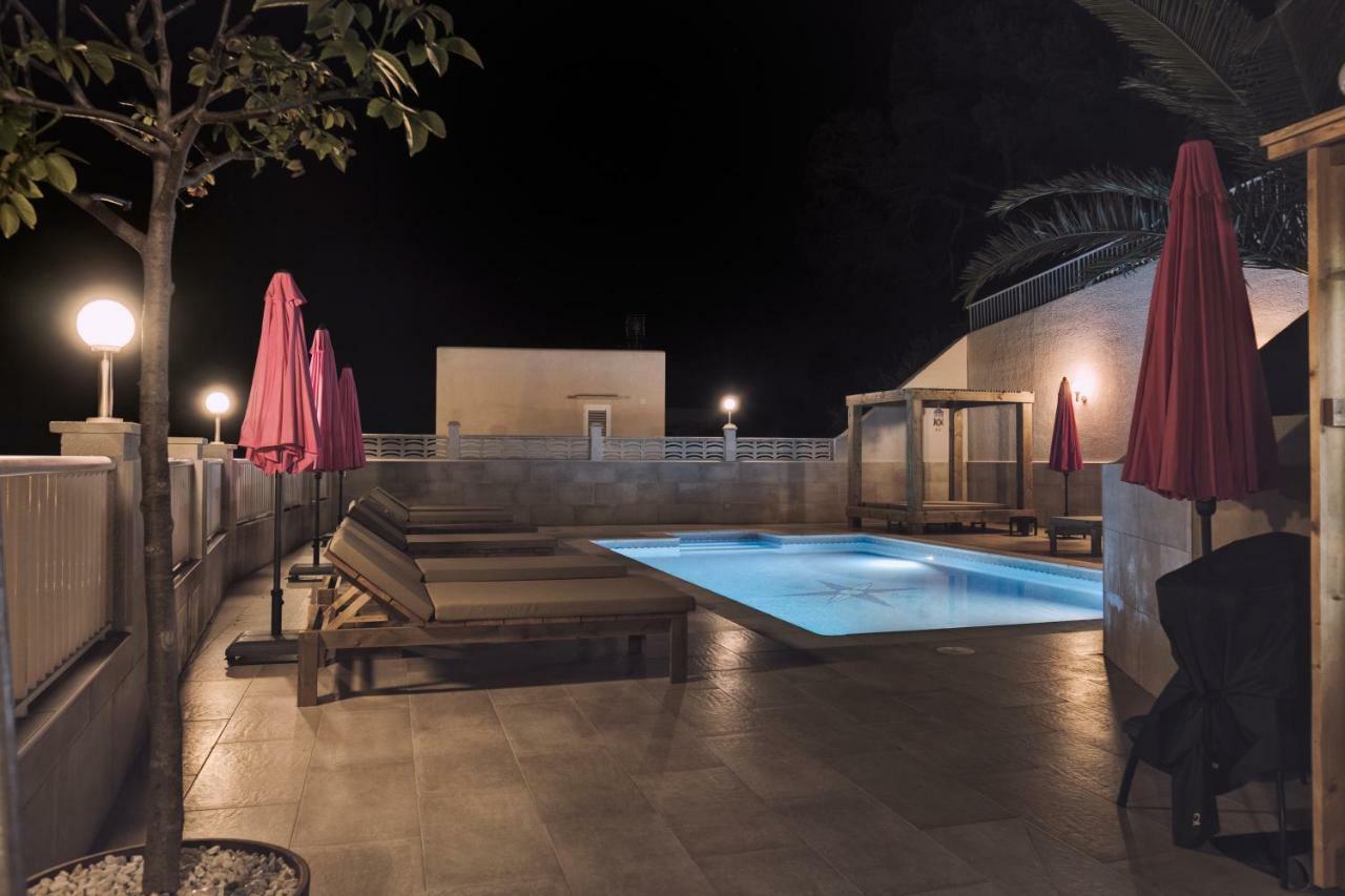 Apartamentos Catharina Maria Cala Llonga  Esterno foto