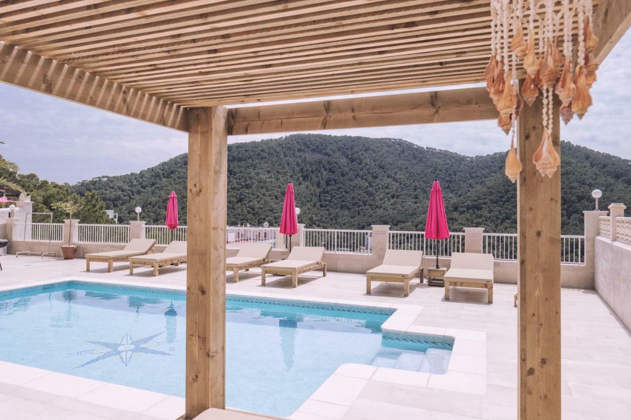 Apartamentos Catharina Maria Cala Llonga  Esterno foto