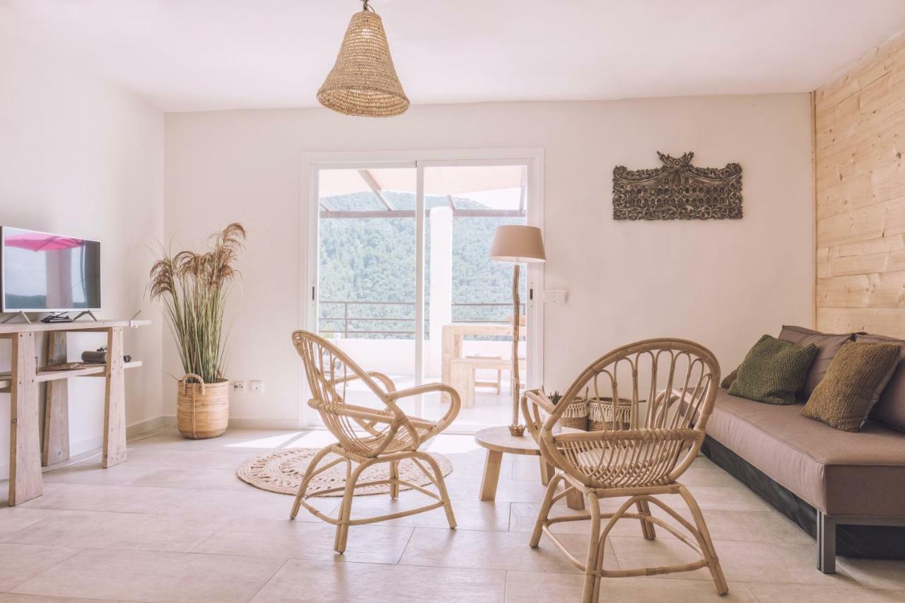 Apartamentos Catharina Maria Cala Llonga  Esterno foto