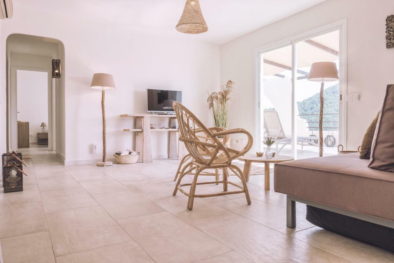 Apartamentos Catharina Maria Cala Llonga  Esterno foto