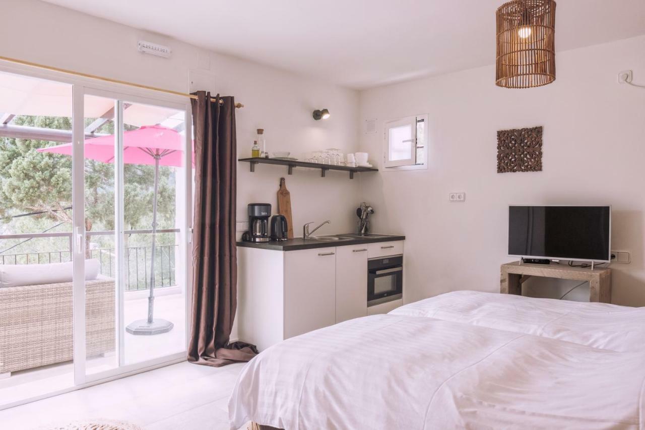 Apartamentos Catharina Maria Cala Llonga  Esterno foto