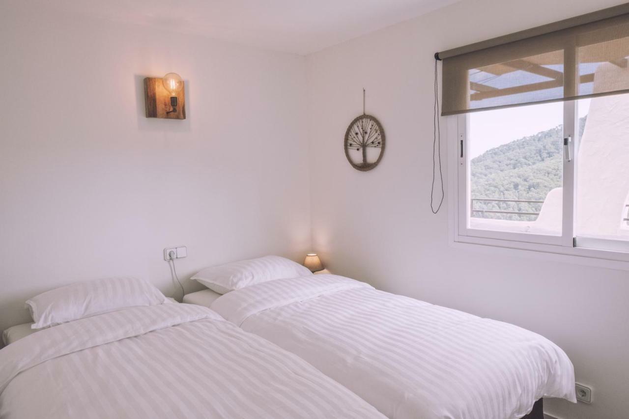 Apartamentos Catharina Maria Cala Llonga  Esterno foto